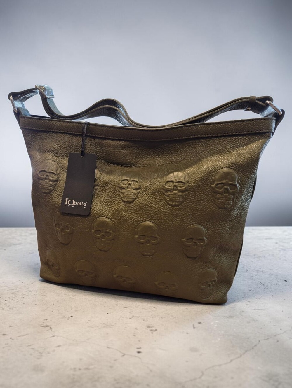 Ío Pelle Italia Olive Green Pebbled Leather Skull Embossed Shoulder Bag - Picture 2 of 9